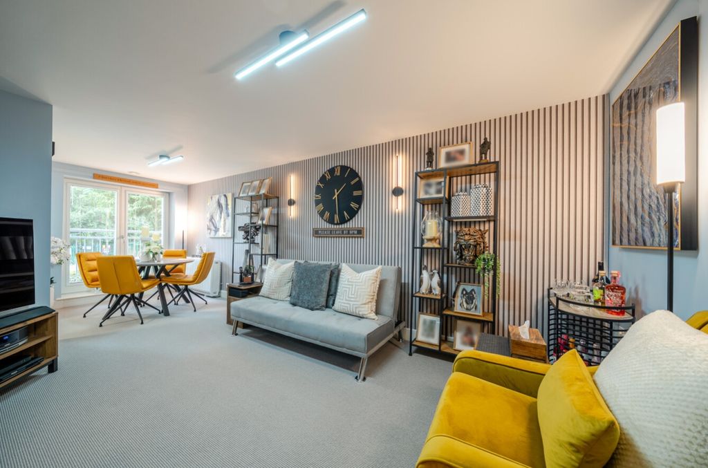 Property photo 2 of 26 1516772-17-1A0A012222Aab