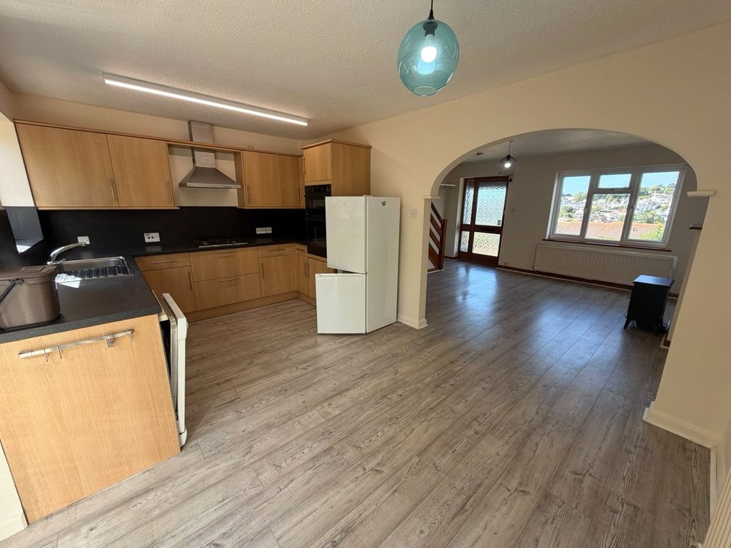 Property photo 2 of 17 Picture No. 04