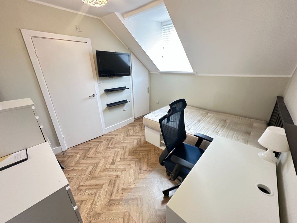 Property photo 1 of 8 3848400