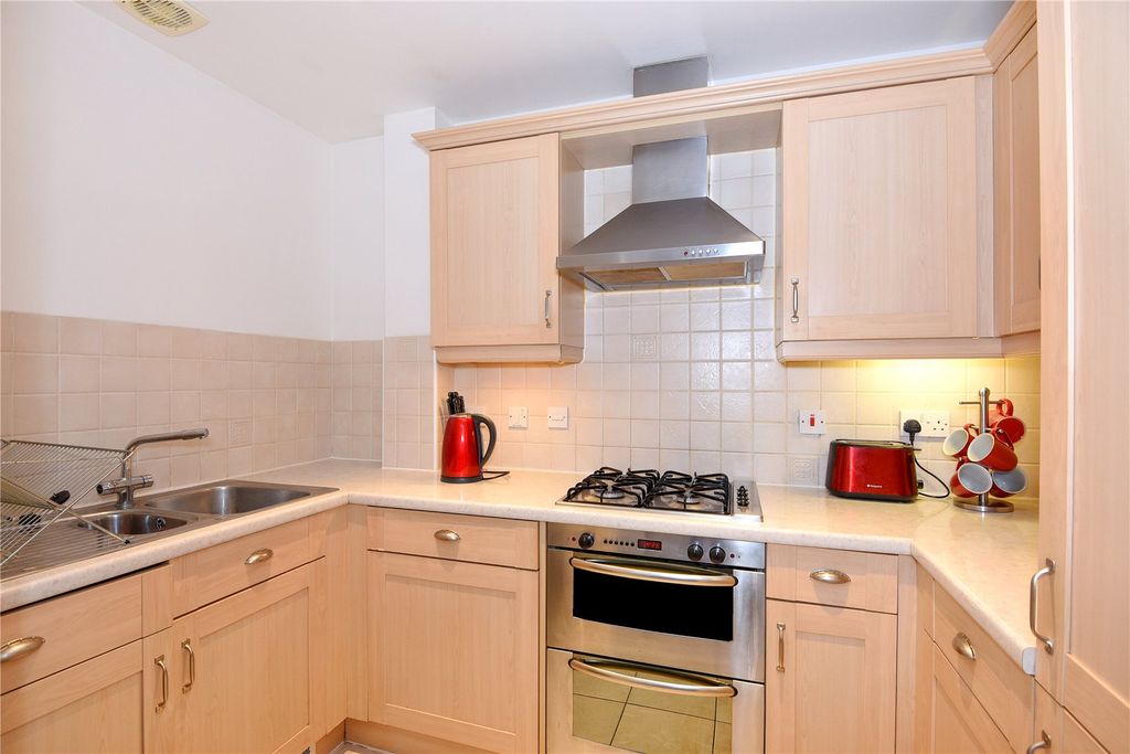 Property photo 3 of 7 Kitchen