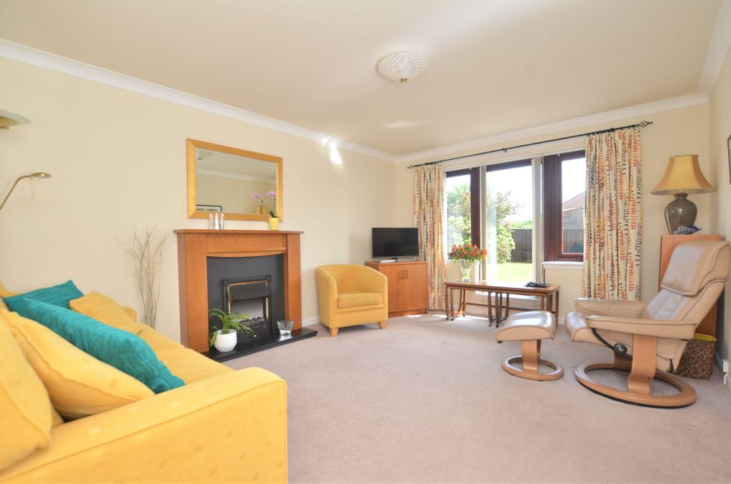 Property photo 2 of 28