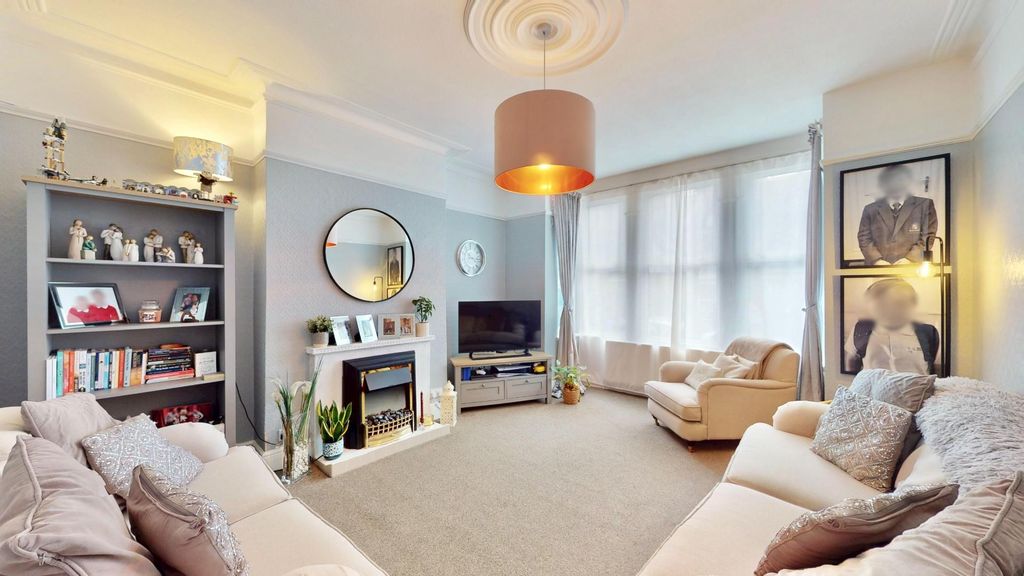 Property photo 3 of 23 Reception