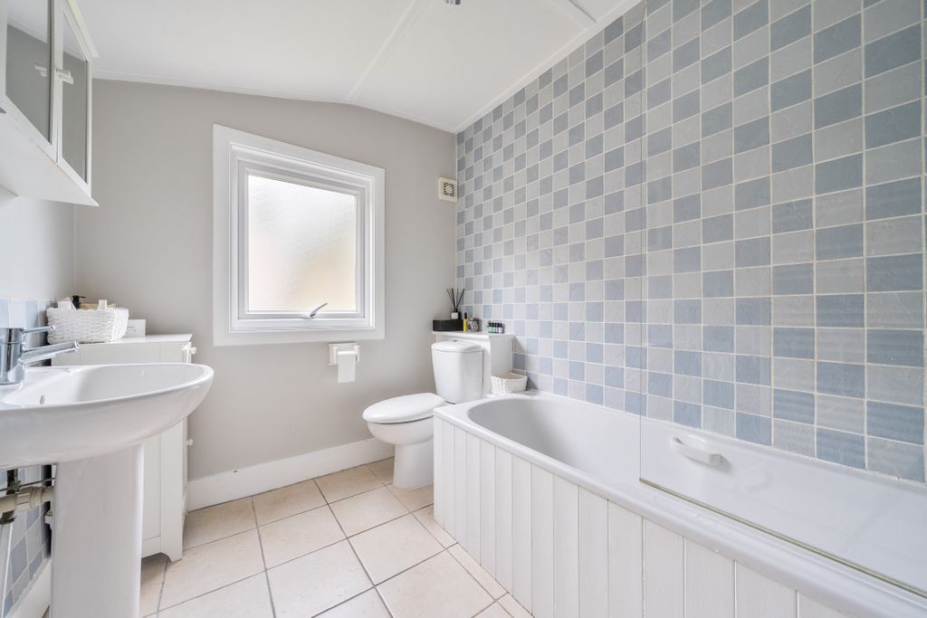 Property photo 2 of 4 Bathroom