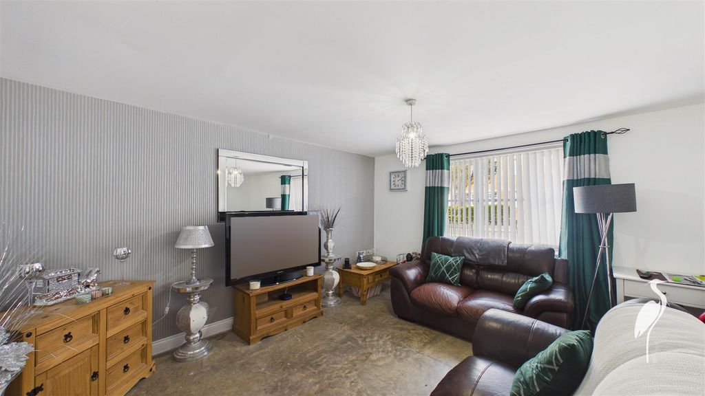 Property photo 2 of 11 Lounge