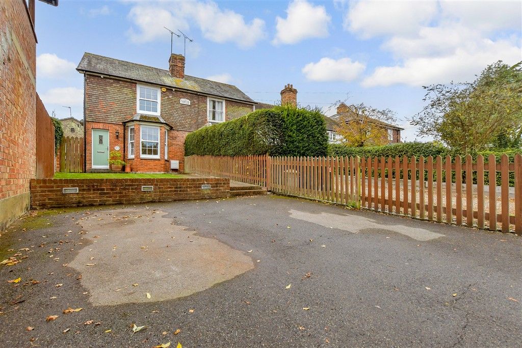 Property photo 1 of 12 Driveway/Parking