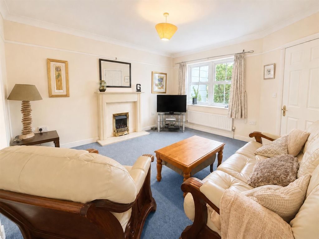 Property photo 2 of 20 Bright And Spacious Lounge With Comfy Seating...