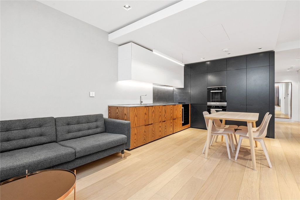 Property photo 1 of 18 Kitchen/ Reception