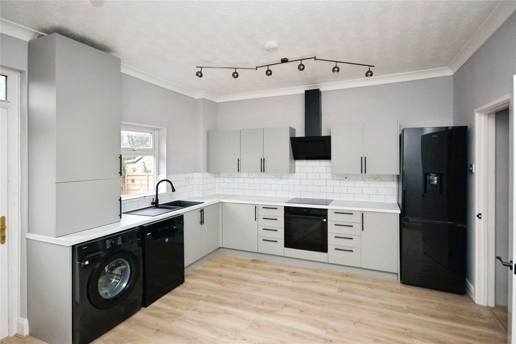 Property photo 3 of 17 Picture No. 30