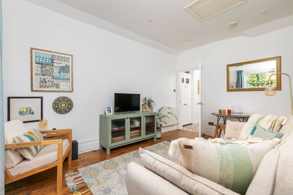 Property photo 3 of 10
