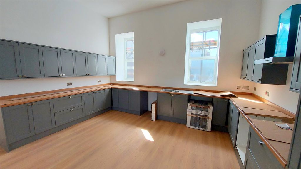 Property photo 2 of 13 Kitchen/Diner/Family Room