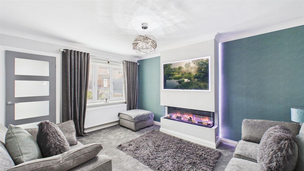 Property photo 2 of 22 Lounge