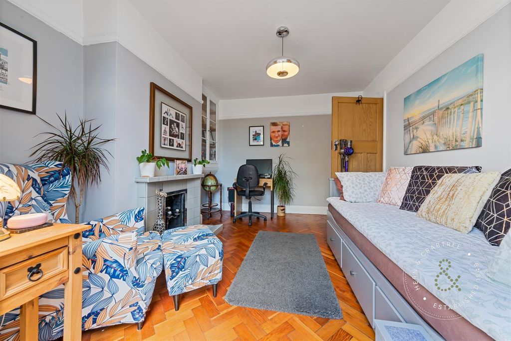 Property photo 3 of 35 Avondale-Crescent-12.Jpg