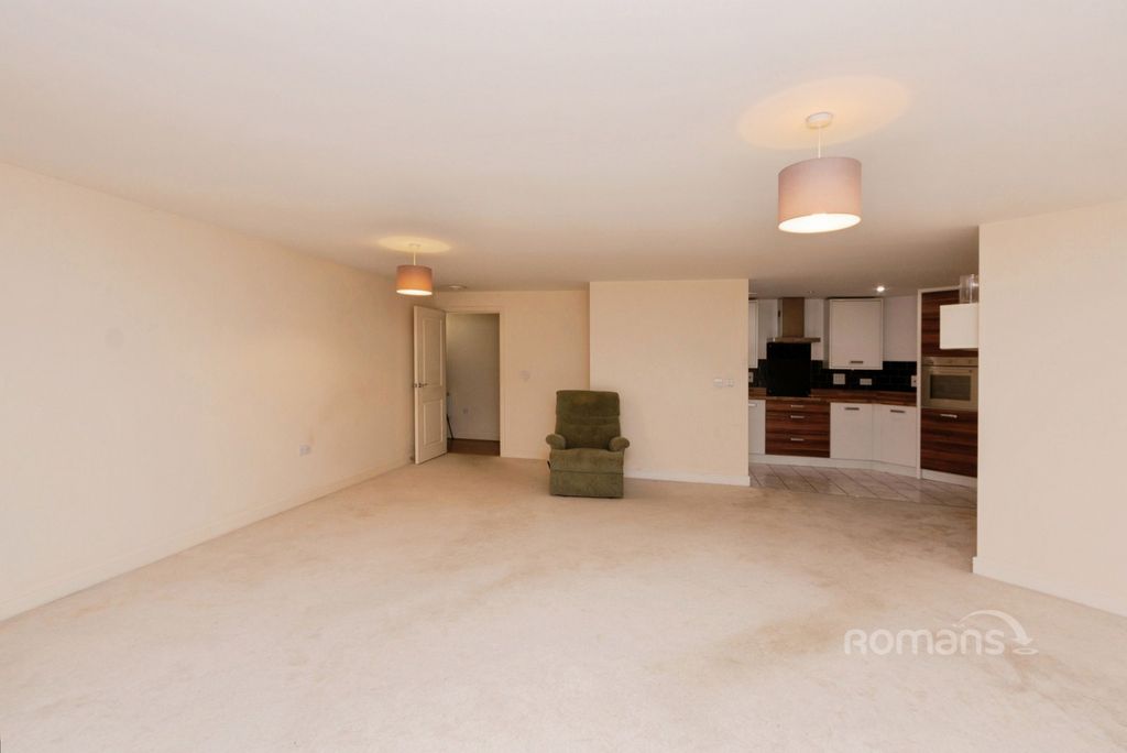 Property photo 3 of 11 Pbox-Img.Jpg