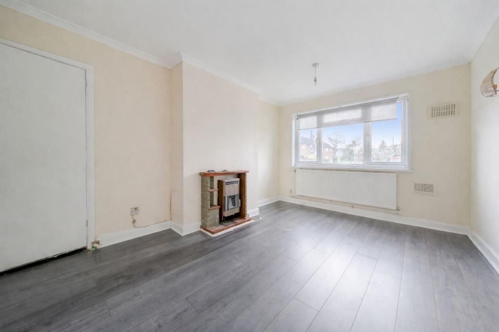 Property photo 1 of 8 .