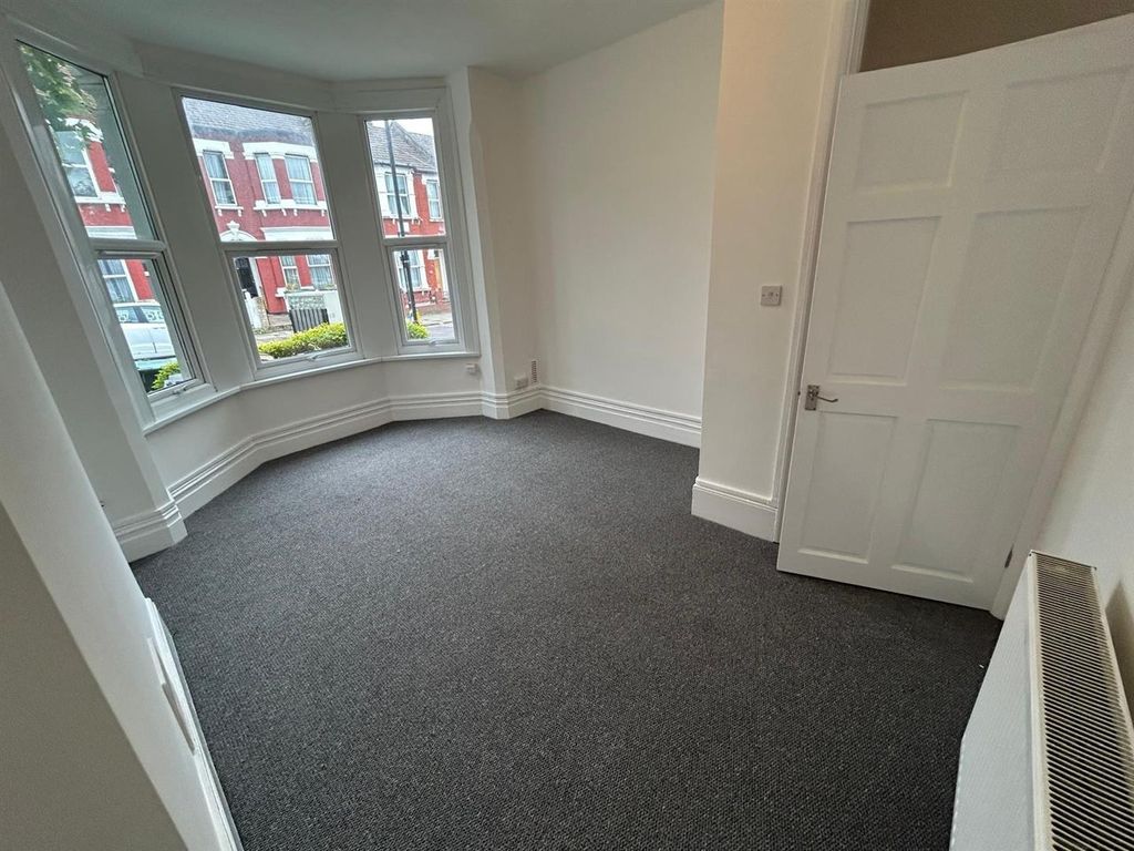 Property photo 3 of 11 Third Image