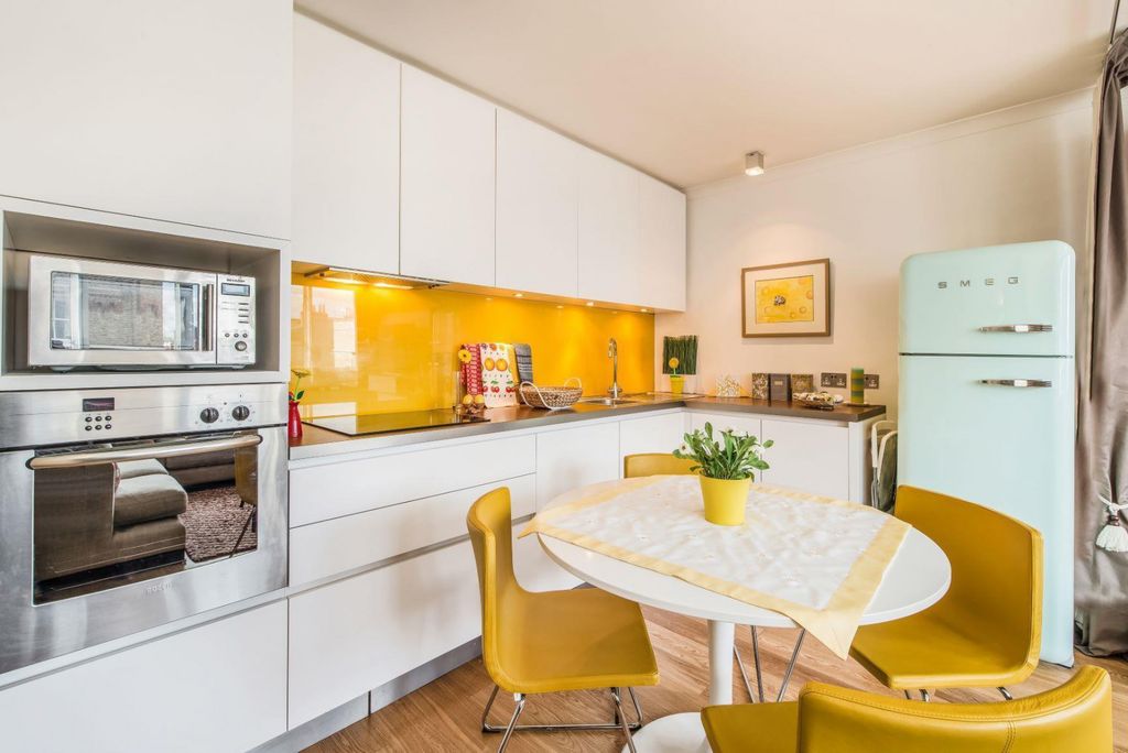 Property photo 2 of 11 Kitchen