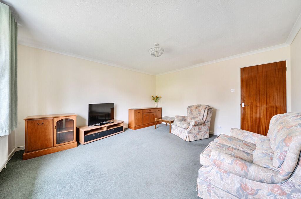 Property photo 3 of 14 Living Room