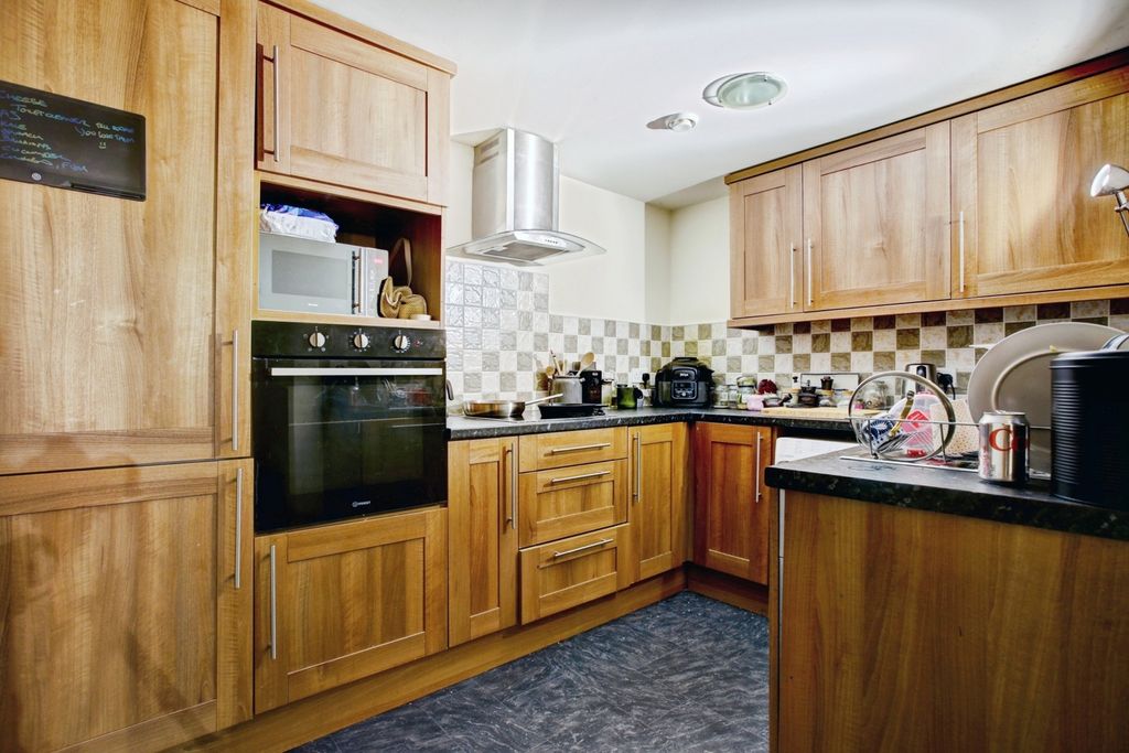 Property photo 3 of 14 Photo