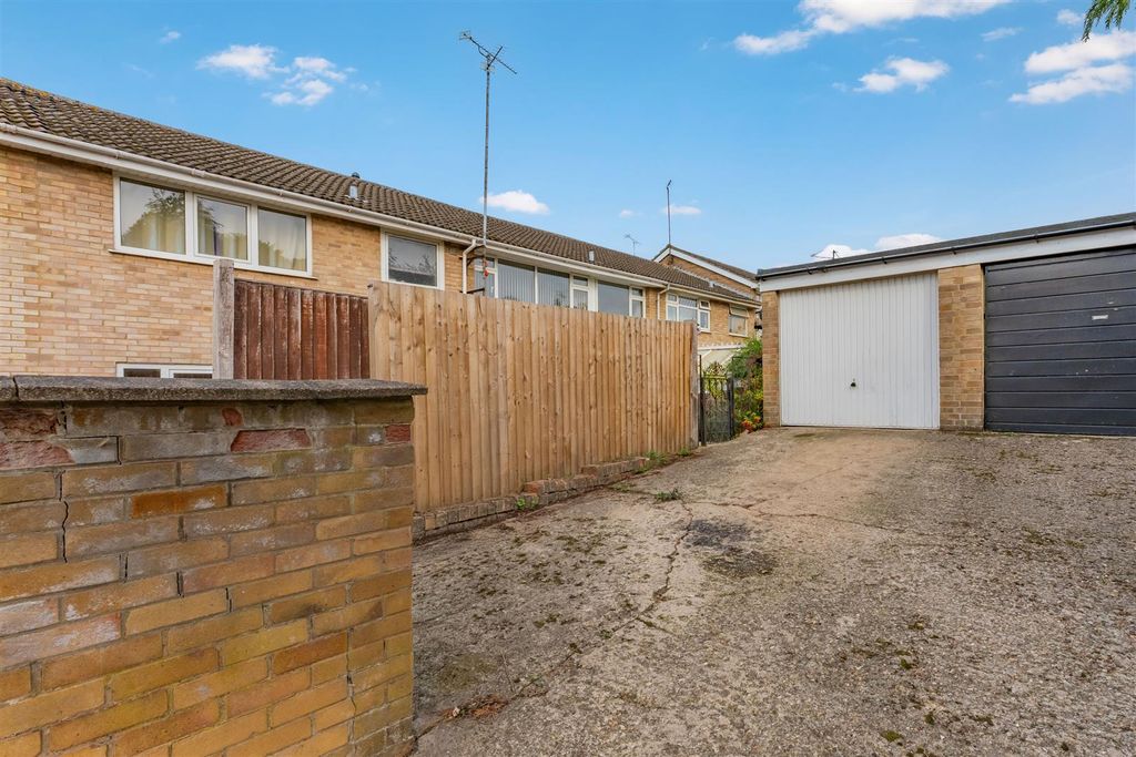 Property photo 2 of 28