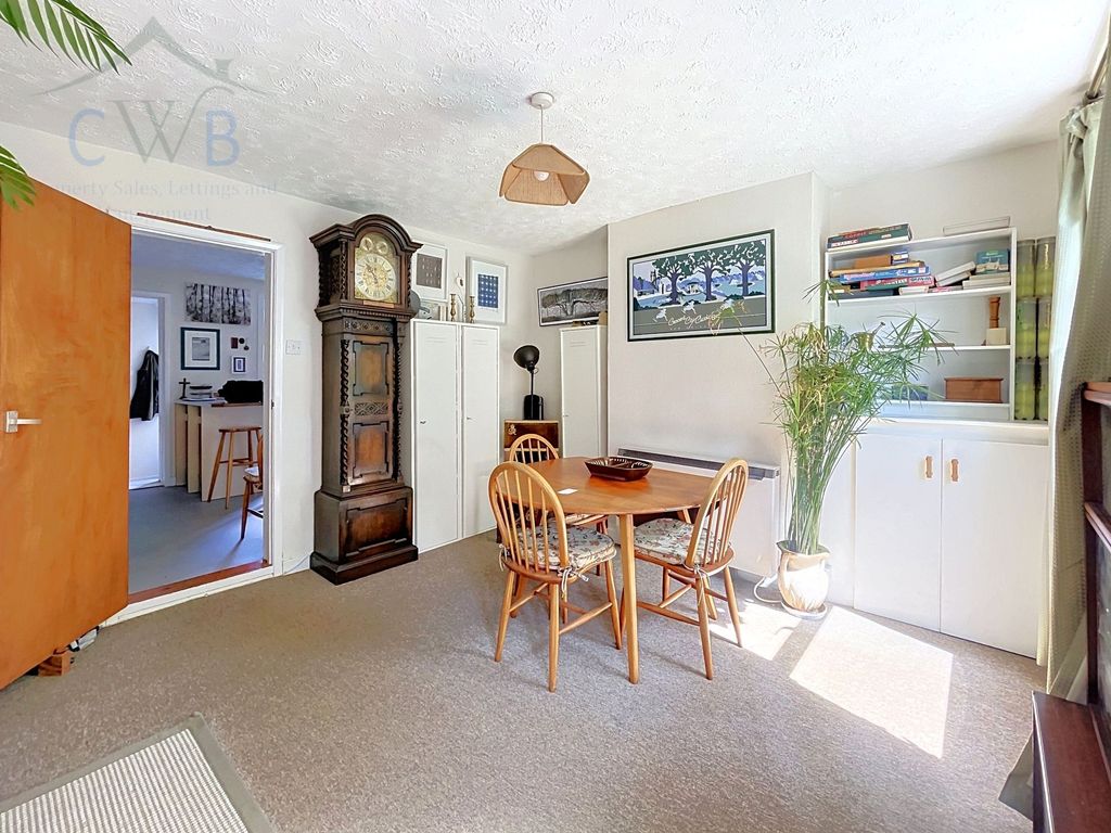 Property photo 1 of 12 Front Room