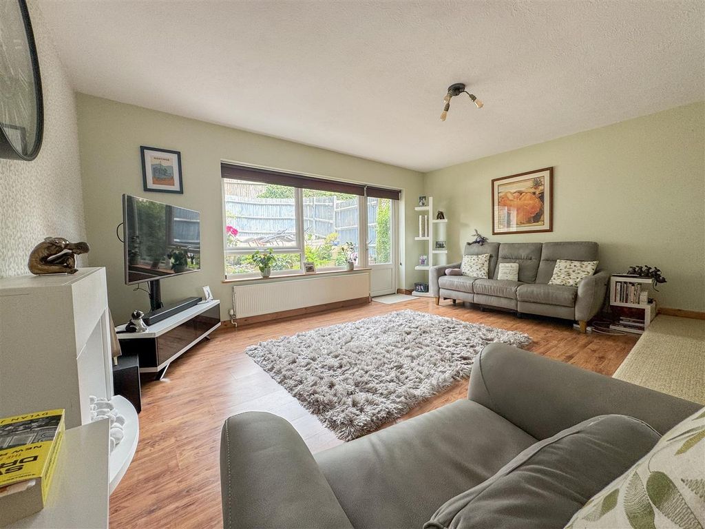 Property photo 2 of 21