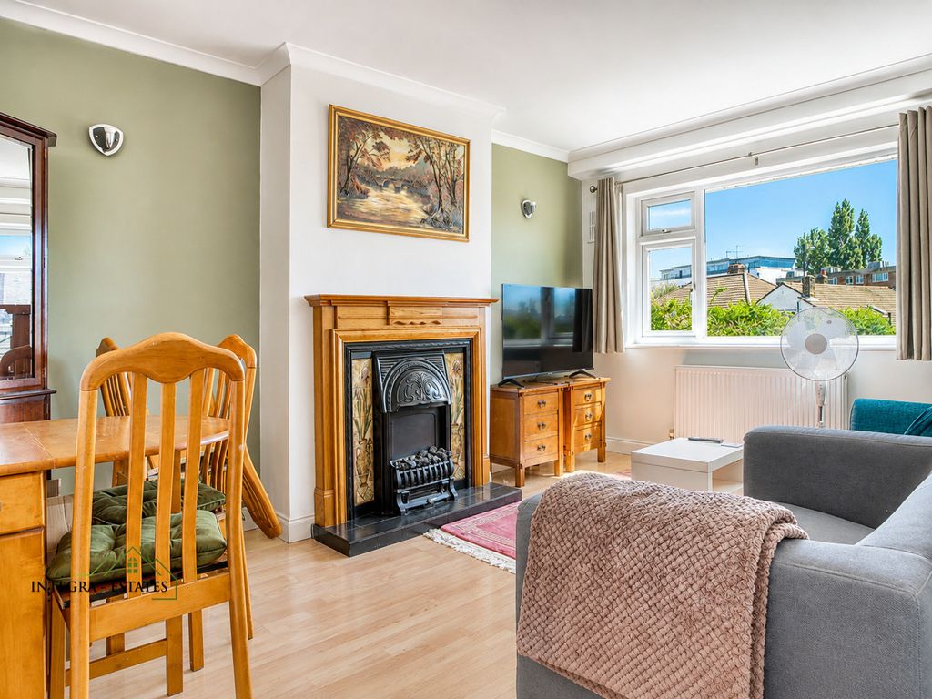 Property photo 2 of 20 Livingroom And Fireplace Moremead Road Catford Se6 - Compressed