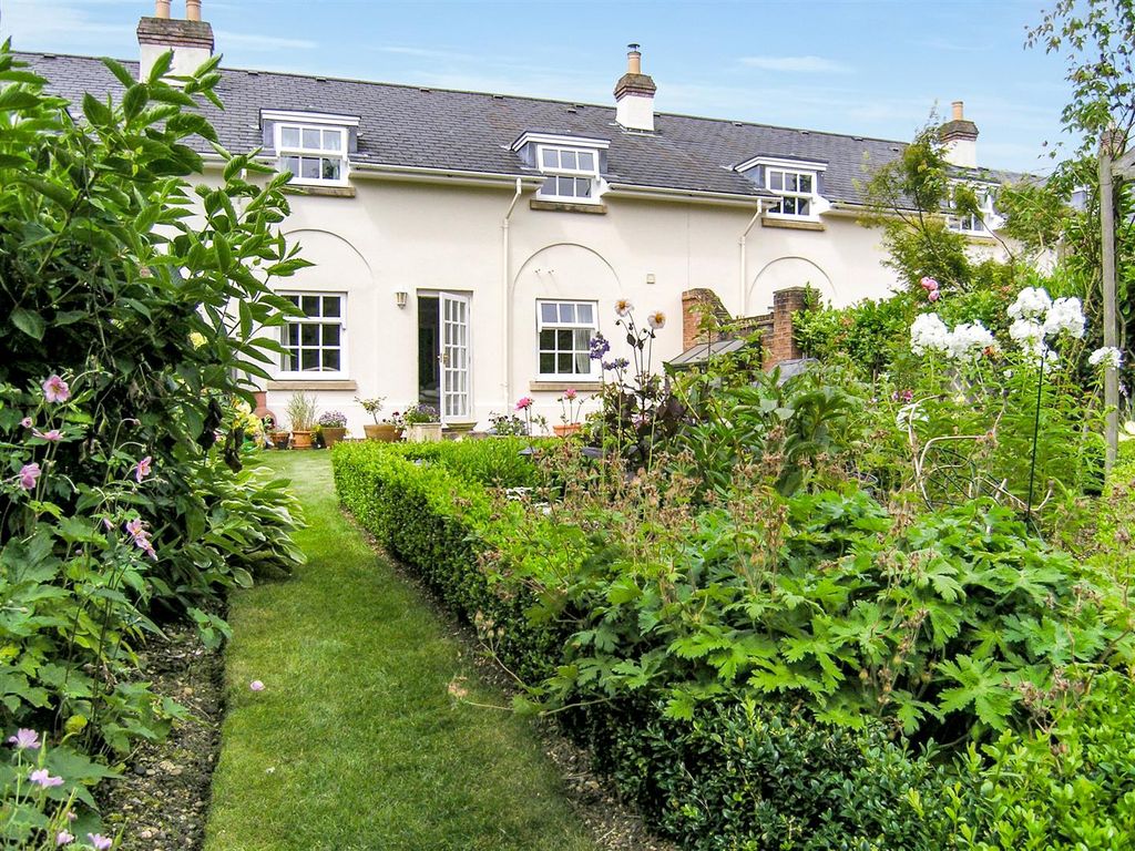 Property photo 1 of 24 19-Danesbury-Park-013-2.Jpg