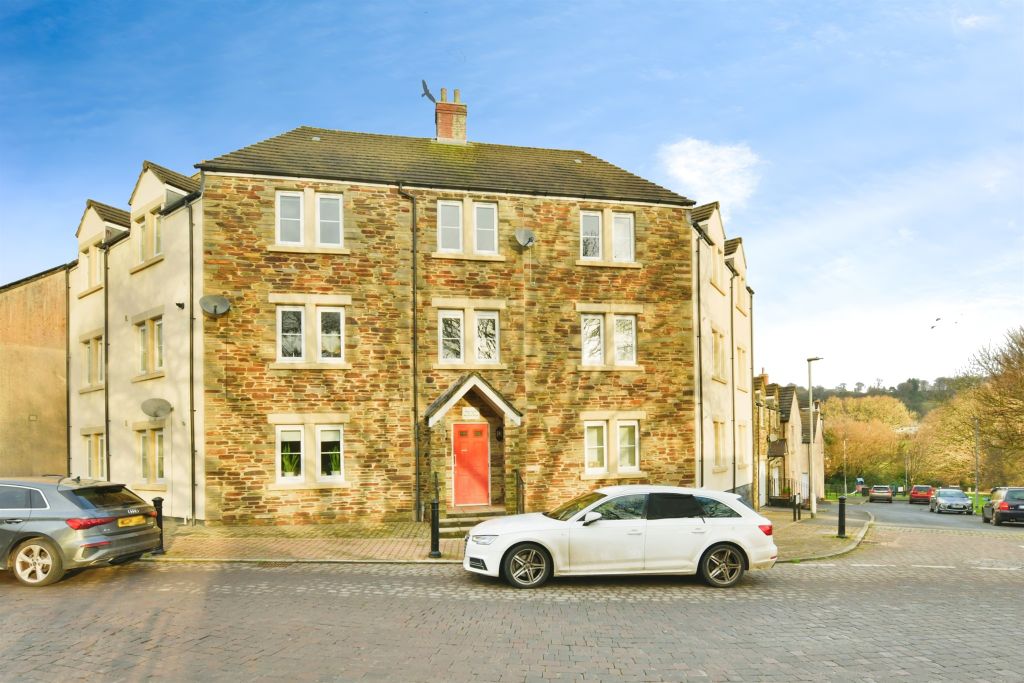 Property photo 1 of 17