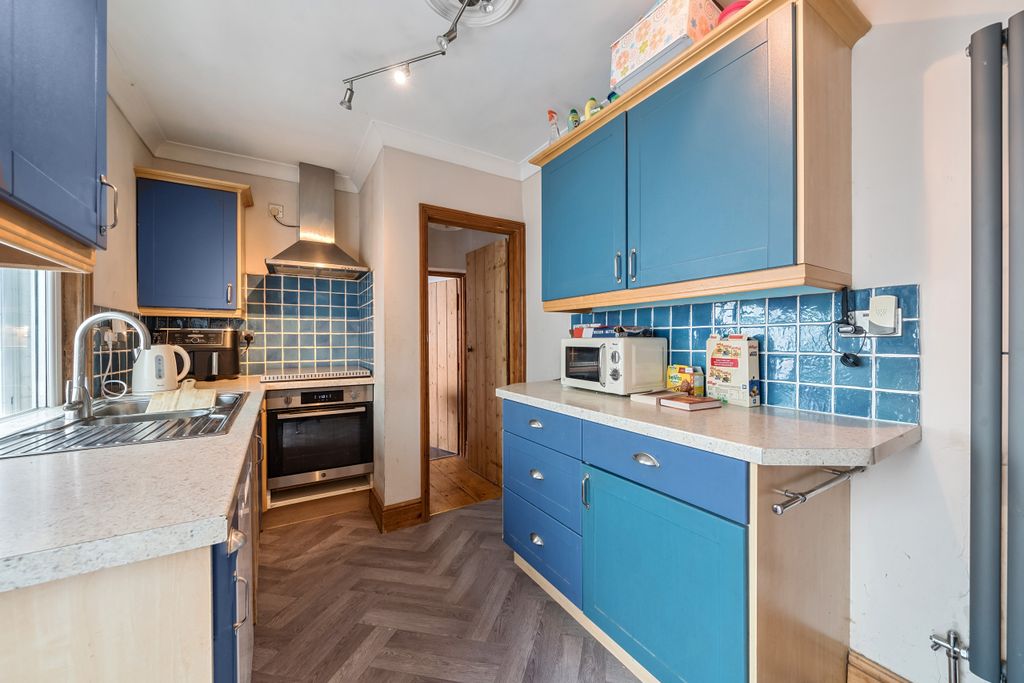 Property photo 3 of 19 Kitchen