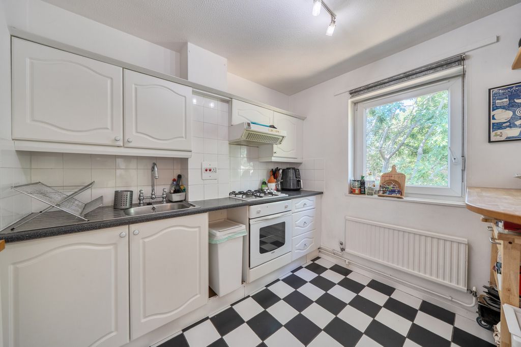 Property photo 3 of 17 Kitchen