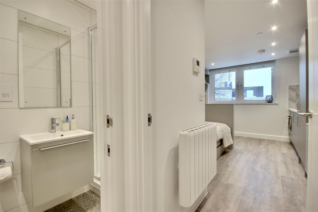 Property photo 2 of 11 Aaff8234-372E-4Ea6-95B8-E011CE2A4F27_1_201_A.Jpeg