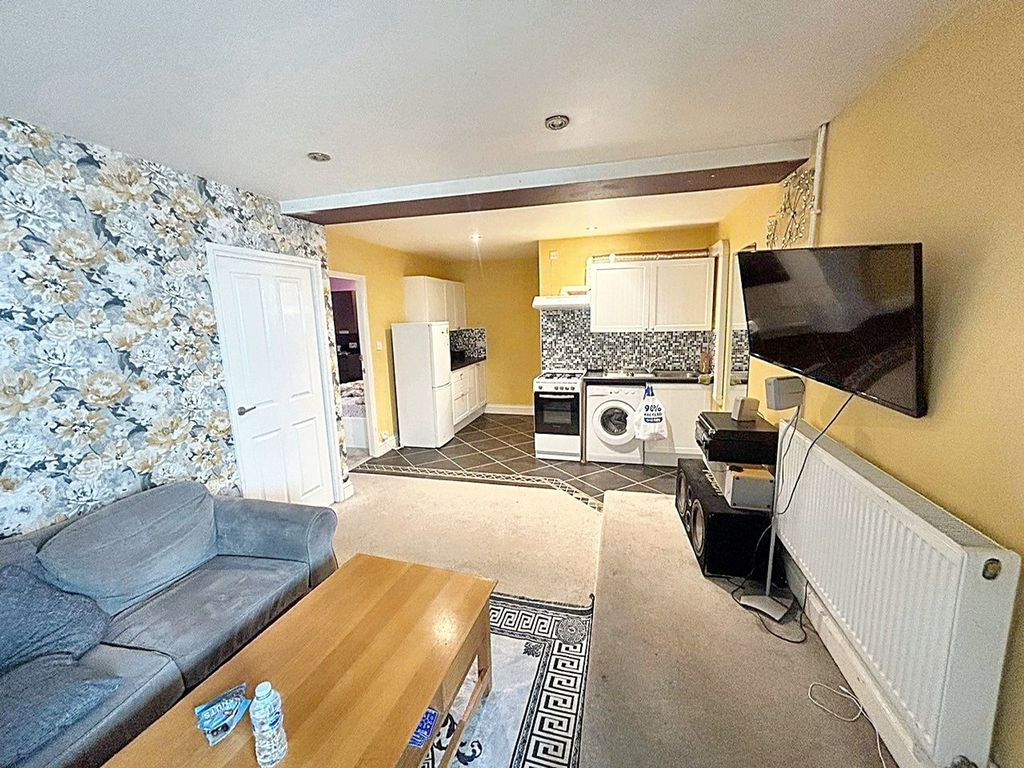 Property photo 2 of 14 Ground Floor Flat