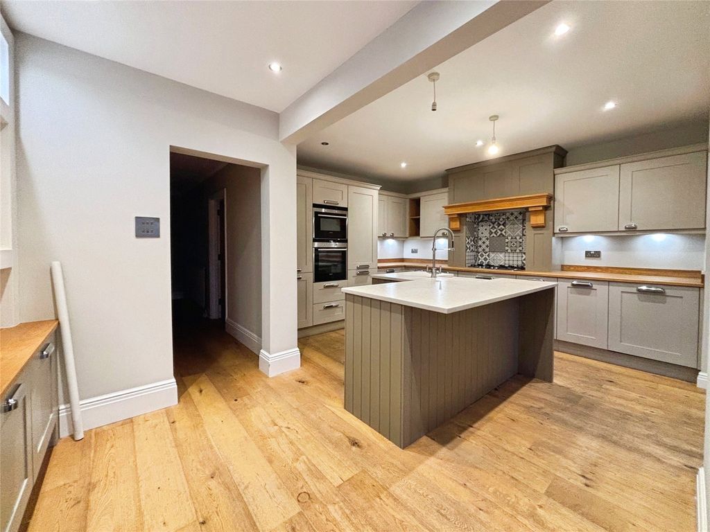 Property photo 3 of 16 Picture No. 27