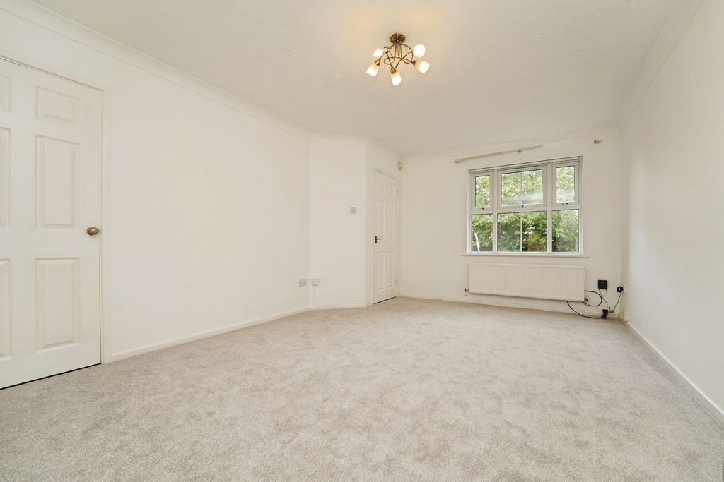 Property photo 2 of 16 Lounge