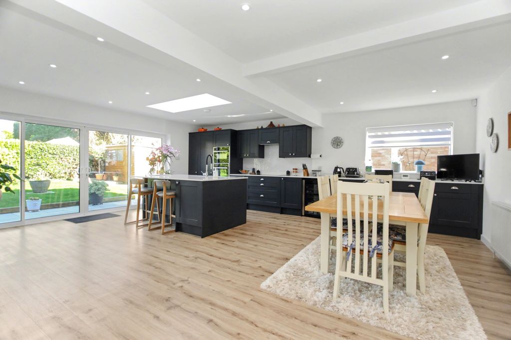 Property photo 3 of 25