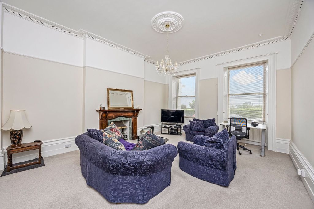 Property photo 2 of 31