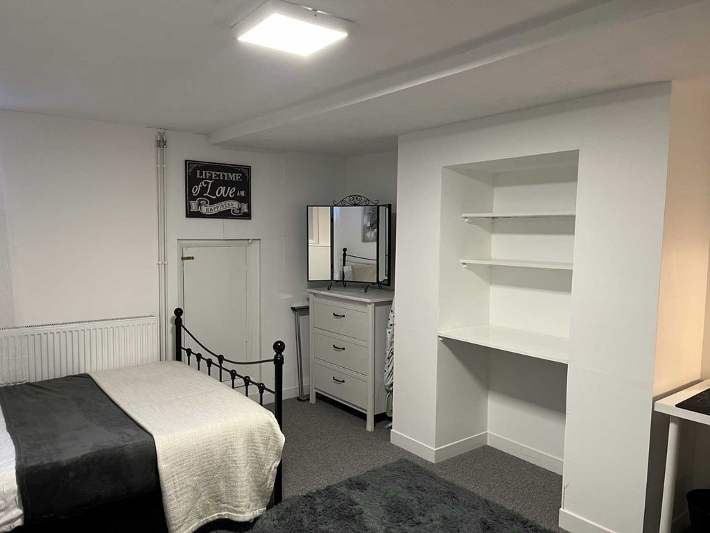 Property photo 3 of 26