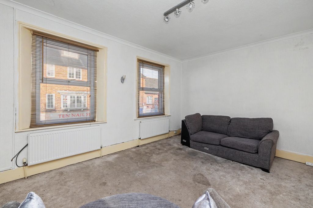 Property photo 3 of 18 89A High Street, Orpington, Br6 0Lf