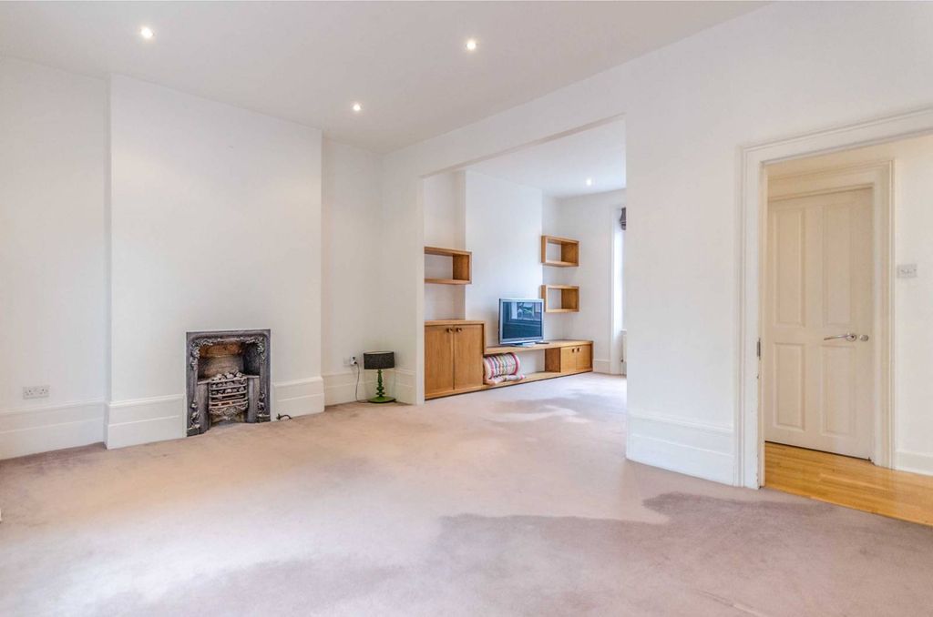 Property photo 3 of 18