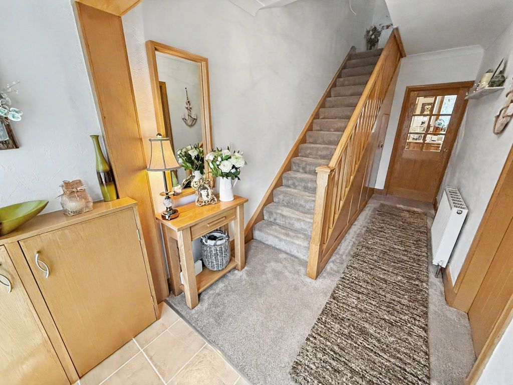 Property photo 2 of 28