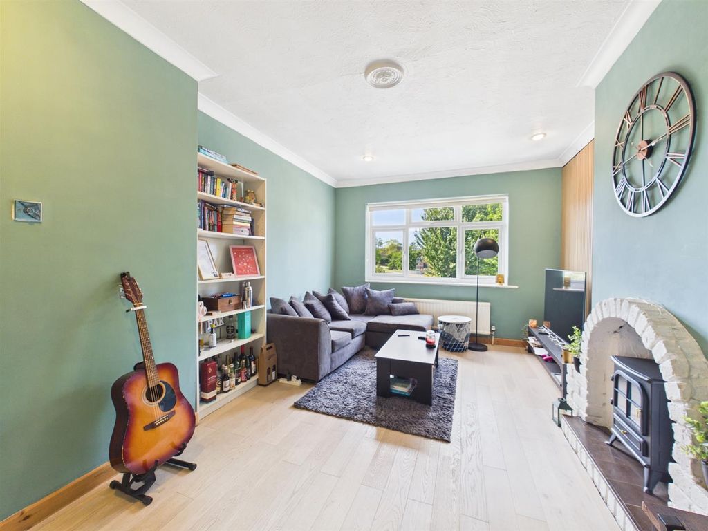 Property photo 3 of 13 B8Ec34B2Ef7d4E639Da1c3675410059F_100_Cam05080G0-Pr