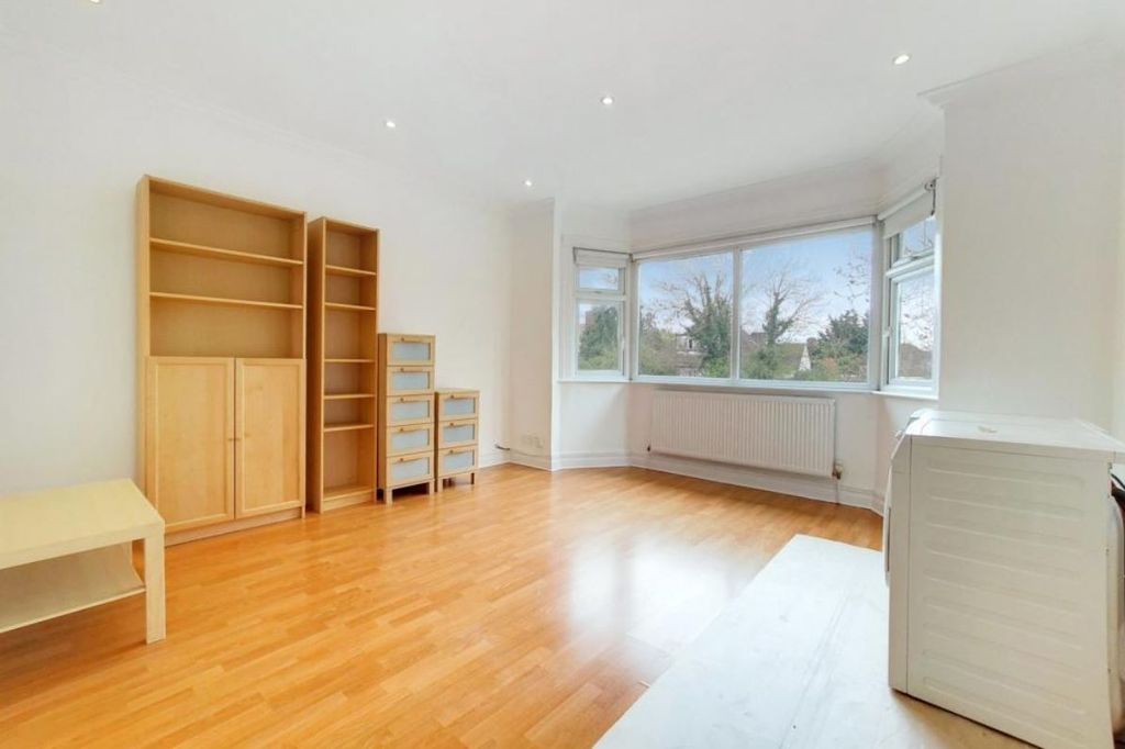 Property photo 1 of 9 Split Level 2 Bedroom 2 Bathroom Flat In Golders Green, London Nw11 With Off Street Parking
