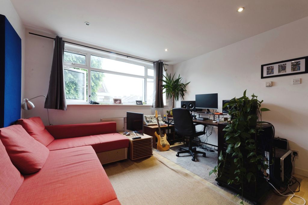 Property photo 1 of 11 1