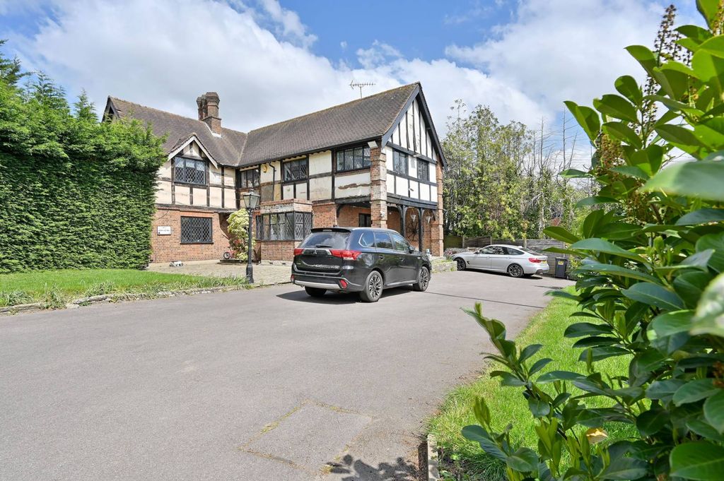 Property photo 2 of 23