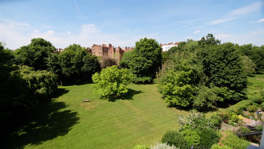Property photo 1 of 7 Garden.Jpg