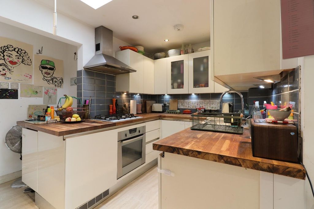 Property photo 3 of 28 Kitchen