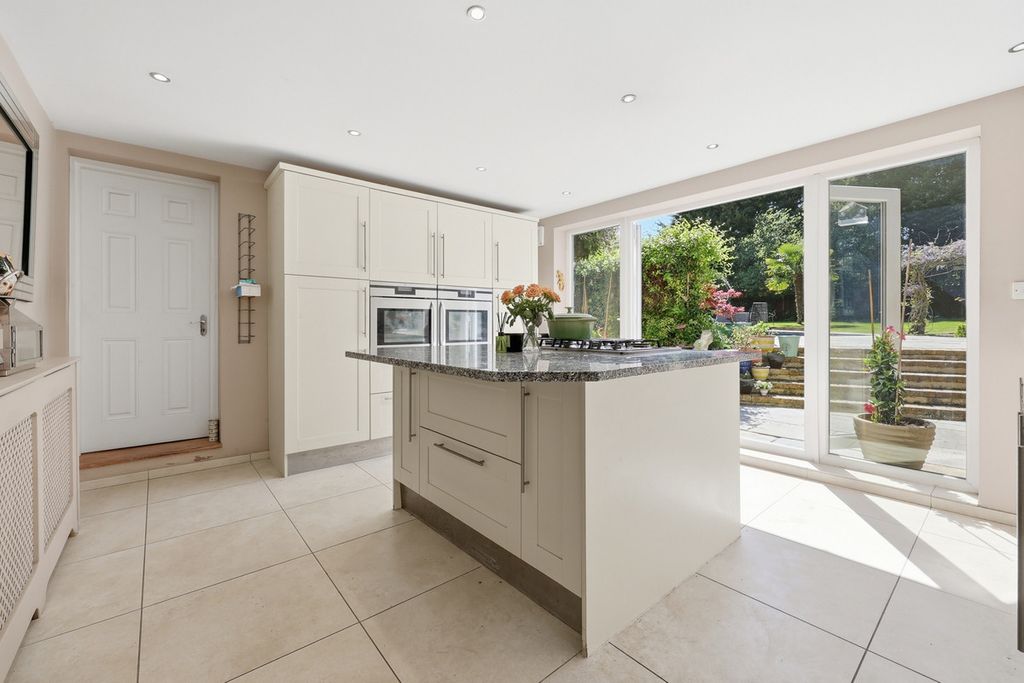 Property photo 3 of 31