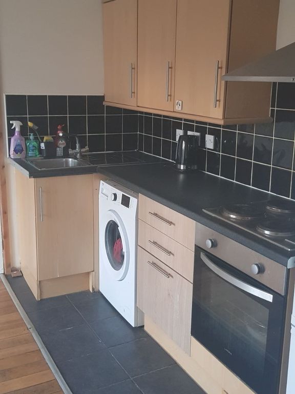 Property photo 3 of 11 Kitchen A