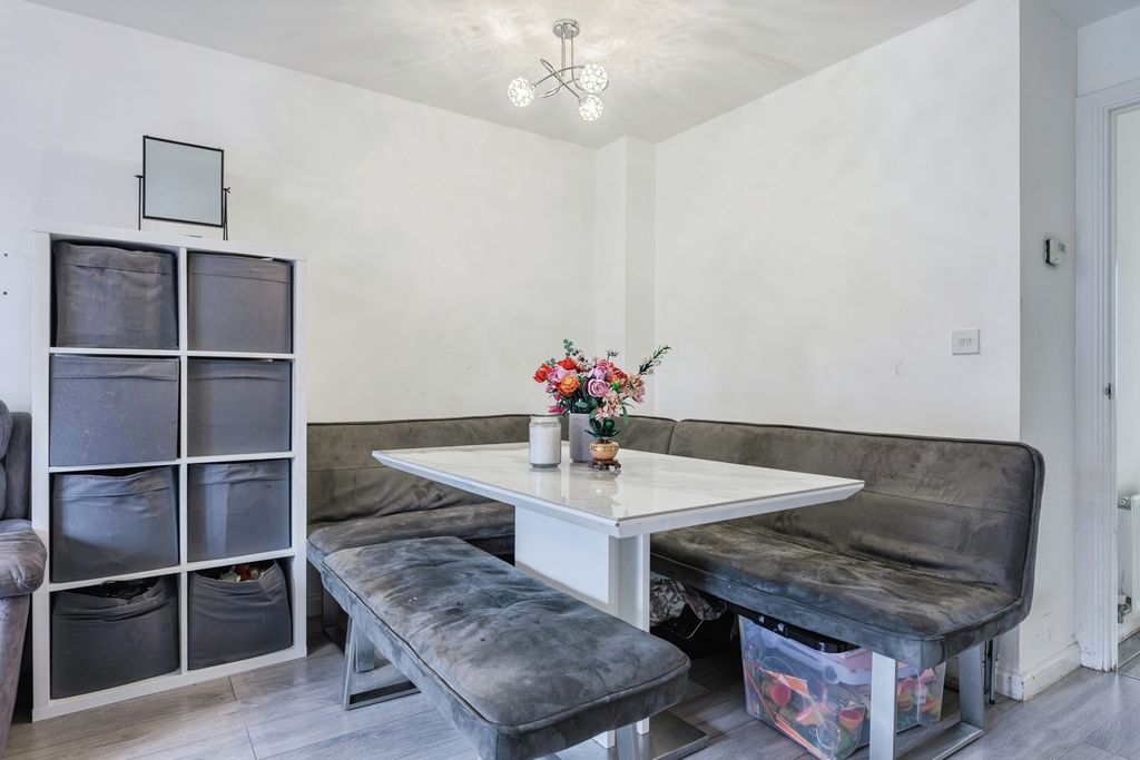 Property photo 3 of 12 Pbox-Img.Jpg