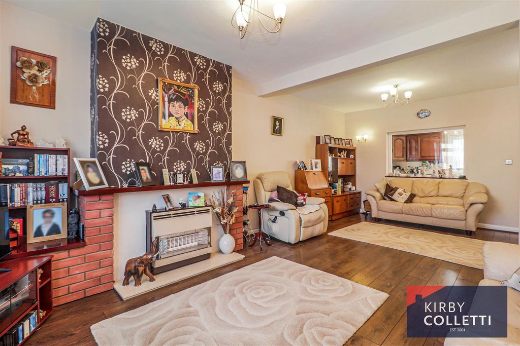 Property photo 2 of 19 Lounge/Dining Room